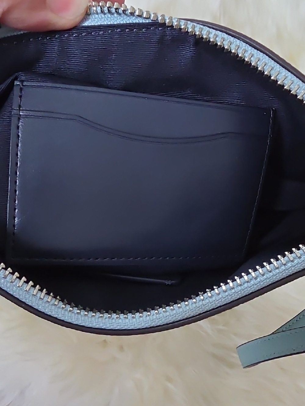 Gorgeous Coach Large Leather Beach Scene Wristlet Wallet ๐ฉทโฑ๏ธ๐งก๐ - Picture 10 of 16